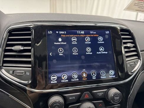 Used 2022 Jeep Grand Cherokee Limited image 19