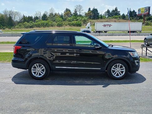 Used 2016 Ford Explorer XLT FWD image 6