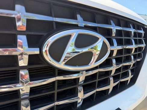 Used 2023 Hyundai Venue Limited FWD image 34