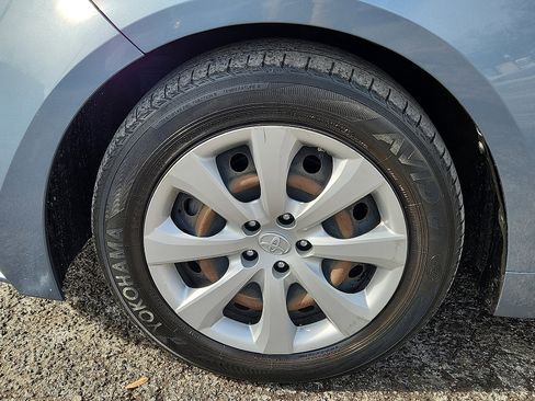 Used 2021 Toyota Corolla LE image 8