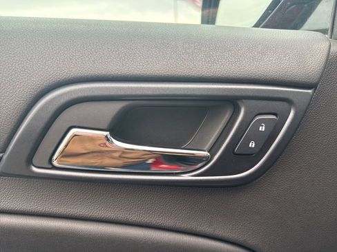 Used 2015 Chevrolet Suburban LTZ image 12