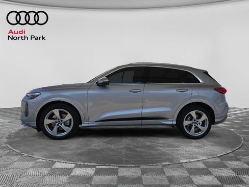 Used 2025 Audi Q5 Prestige AWD/4WD image 2