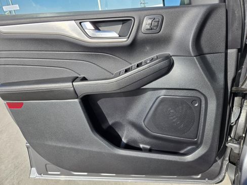 Used 2022 Ford Escape Titanium image 22