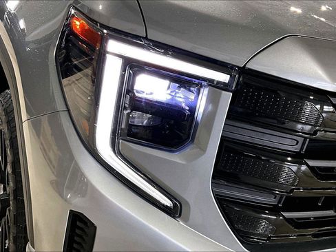 Used 2024 GMC Sierra 1500 Elevation image 31