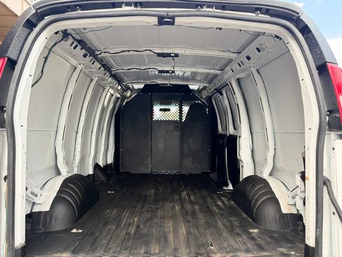 Used 2020 Chevrolet Express 2500 RWD image 20