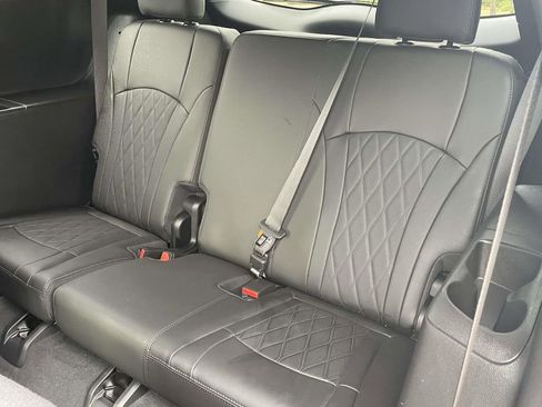 Used 2023 Buick Enclave Avenir w/ Avenir Technology Package FWD image 10