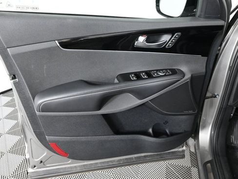 Used 2019 Kia Sorento SX image 21