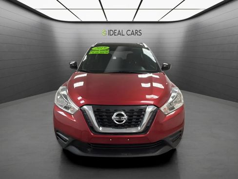 Used 2019 Nissan Kicks SV FWD image 2