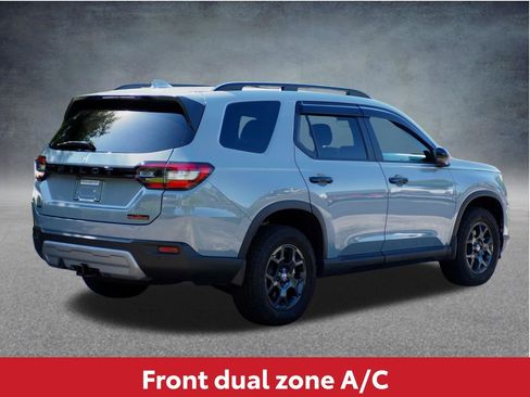 Used 2025 Honda Pilot TrailSport image 6