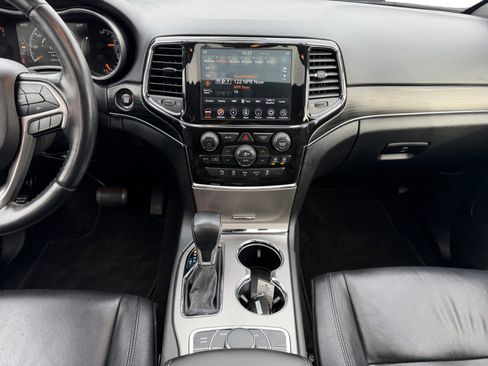 Used 2022 Jeep Grand Cherokee Limited image 11