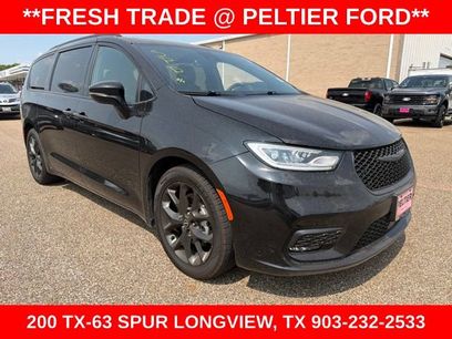 Used 2025 Chrysler Pacifica Limited