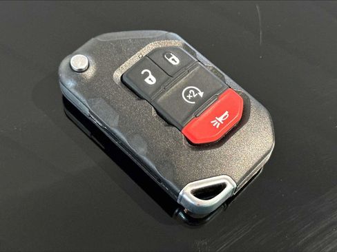 Used 2024 Jeep Wrangler Unlimited Sahara w/ Safety Group AWD/4WD image 36