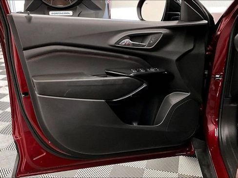 Used 2024 Chevrolet Trax RS w/ Sunroof Package image 21