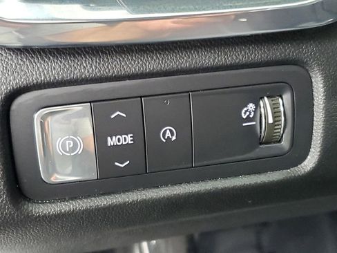 Used 2025 GMC Acadia Elevation image 28