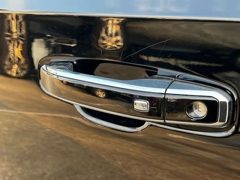 Used 2023 GMC Yukon SLT image 28