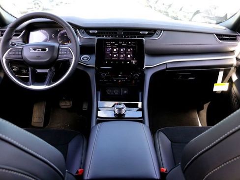 New 2025 Jeep Grand Cherokee L Altitude RWD image 21