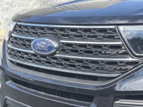 Used 2023 Ford Explorer XLT AWD/4WD image 13
