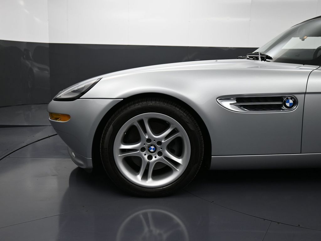 Used 2001 BMW Z8 RWD image 12