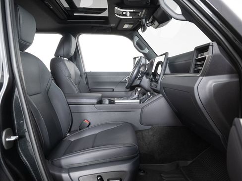 Used 2025 Lexus GX 550 image 32