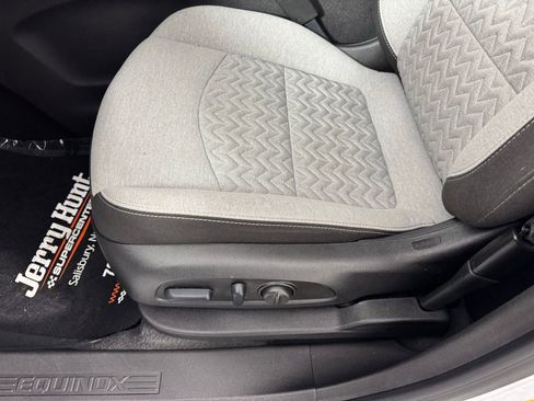 Used 2024 Chevrolet Equinox LS w/ LS Convenience Package image 11