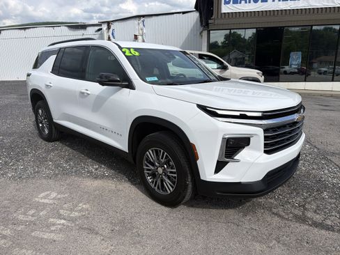 New 2026 Chevrolet Traverse LT w/ Driver Confidence Package AWD/4WD image 1