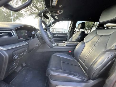 Used 2024 Jeep Wagoneer Series II w/ Flexible Seating Group AWD/4WD image 10