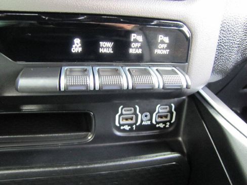 Used 2022 RAM 1500 Big Horn AWD/4WD image 46