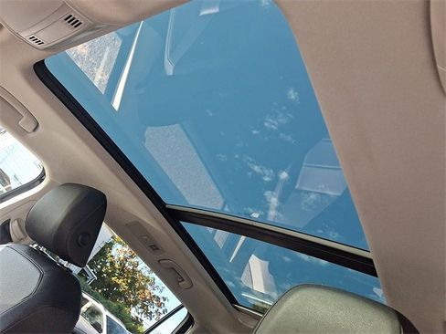 Used 2019 Volkswagen Tiguan SE w/ Panoramic Sunroof Package image 15