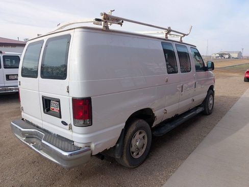 Used 2010 Ford E-250 and Econoline 250 image 5