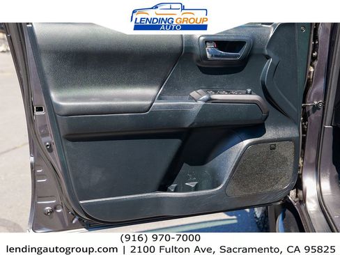 Used 2016 Toyota Tacoma TRD Sport image 18