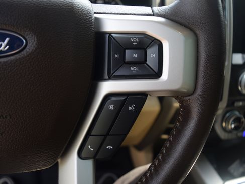 Used 2018 Ford F150 Lariat w/ Equipment Group 502A Luxury AWD/4WD image 5