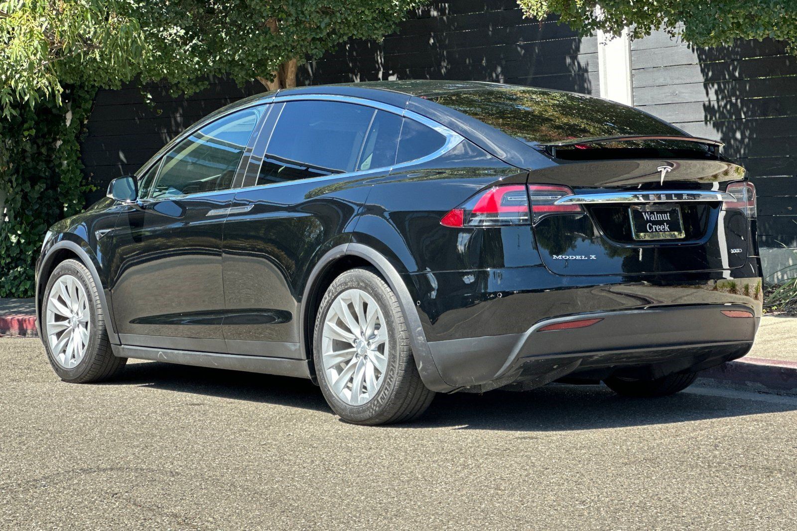 Used 2018 Tesla Model X 75D AWD/4WD image 3
