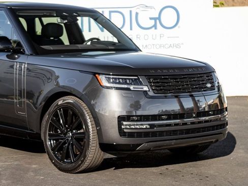 Used 2025 Land Rover Range Rover Autobiography image 5