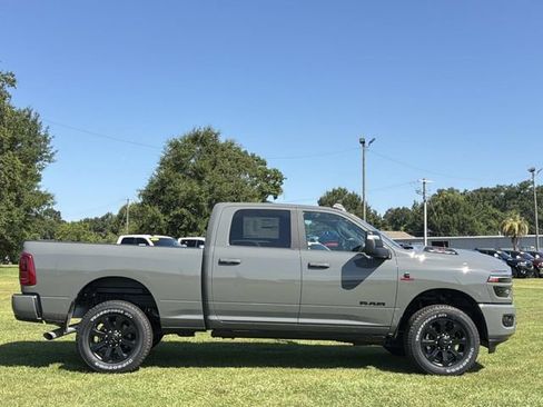 New 2026 RAM 2500 Laramie AWD/4WD image 4