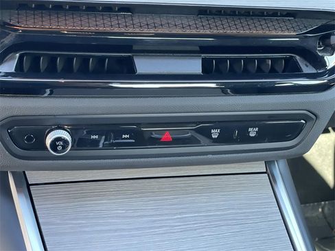 Used 2025 BMW 330i xDrive Sedan image 13