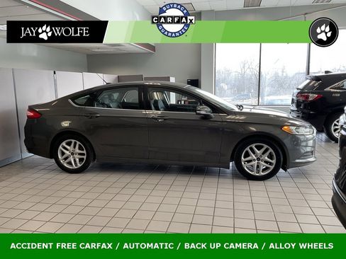 Used 2016 Ford Fusion SE image 1