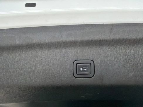 Used 2024 GMC Yukon XL SLT w/ SLT Luxury Package AWD/4WD image 24