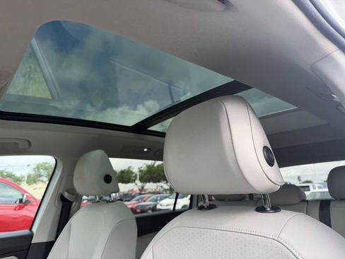 Used 2019 Volkswagen Tiguan SE w/ Panoramic Sunroof Package image 20