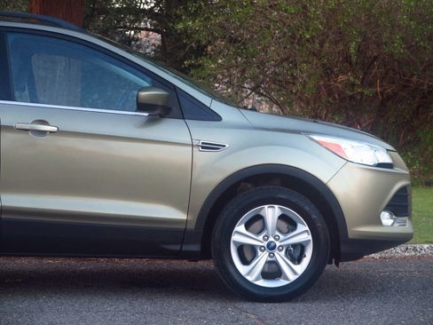 Used 2013 Ford Escape SE image 23