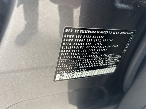 Certified 2023 Volkswagen Tiguan SE R-Line image 33