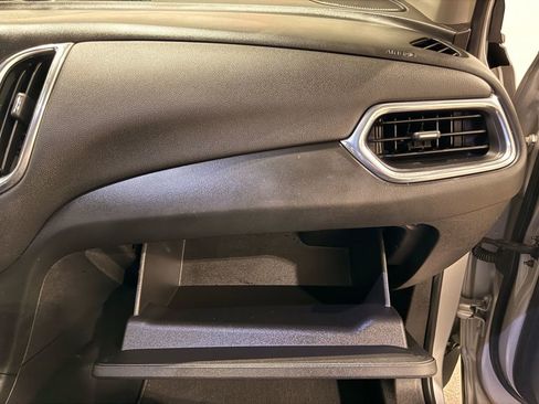 Used 2019 Chevrolet Equinox LT image 28