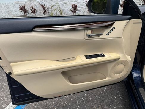 Used 2014 Lexus ES 350 w/ Premium Package FWD image 28