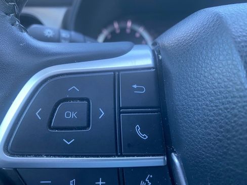 Used 2023 Toyota Highlander LE image 21