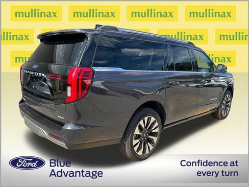 Used 2025 Ford Expedition Max Platinum w/ Driver's Package AWD/4WD image 2