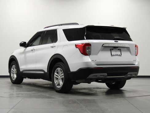 Used 2020 Ford Explorer XLT w/ Equipment Group 202A AWD/4WD image 6
