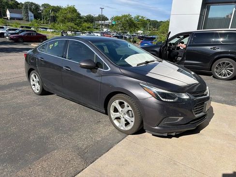 Used 2017 Chevrolet Cruze Premier FWD image 3