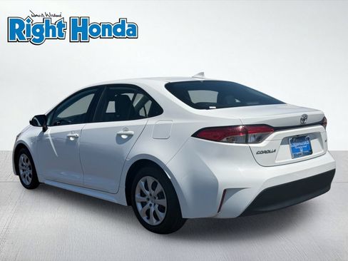 Used 2024 Toyota Corolla LE FWD image 4