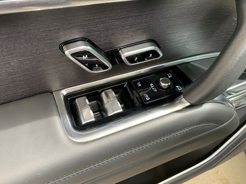 Used 2025 Land Rover Range Rover Autobiography image 9