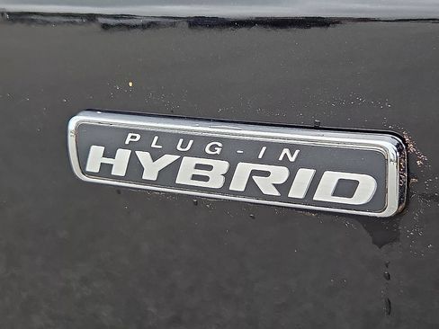 Certified 2025 Ford Escape SE w/ PHEV Premium Package FWD image 9