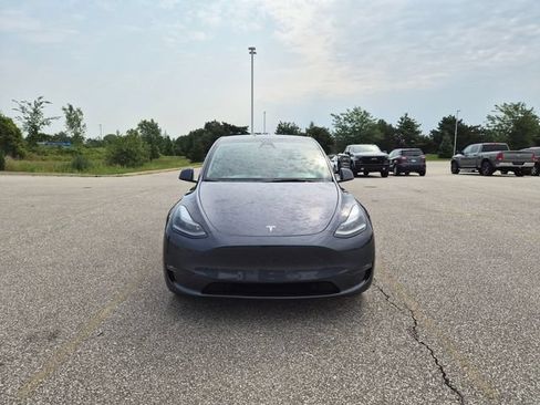 Used 2023 Tesla Model Y Long Range AWD/4WD image 2